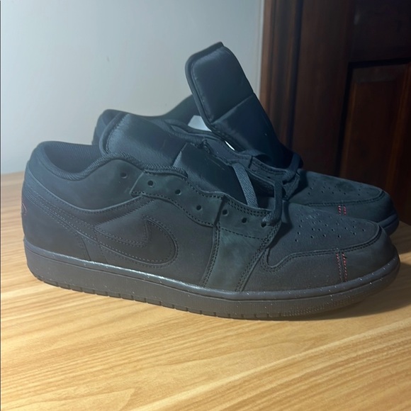 Nike Air Jordan 1 Low SE Craft Dark Smoke Grey Varsity Red. Size 13 - Picture 2 of 6